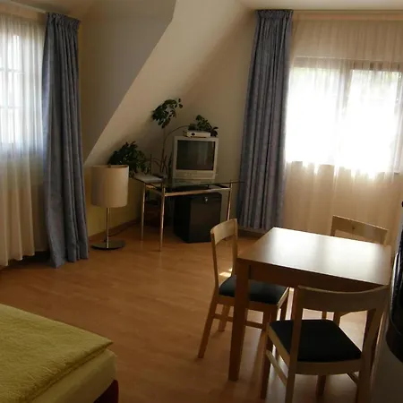 Konukevi Zu Altpieschen 3*